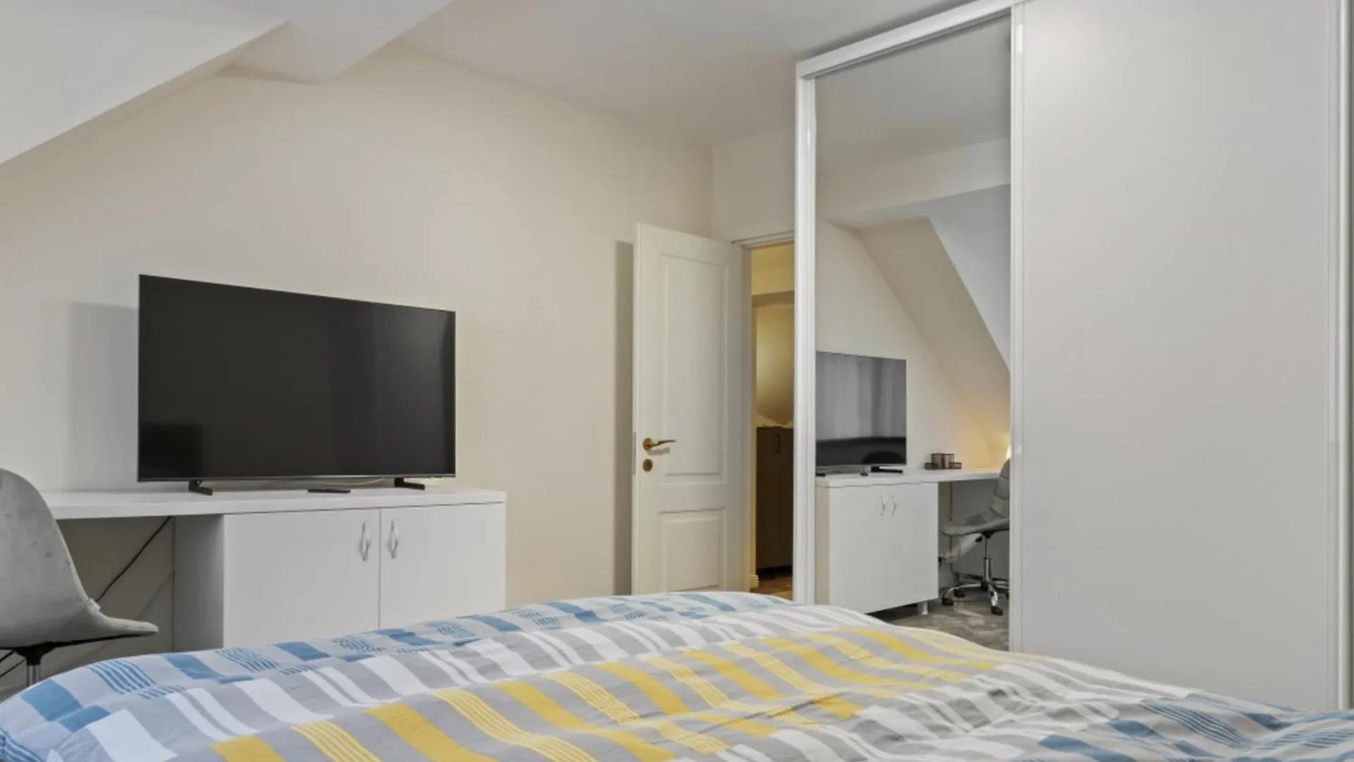 White Luxury House Villa Bucharest
